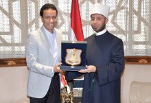 صور| وزير الأوقاف يُكرّم الفنان سامح حسين ويؤكد أن الفن الواعي شريك في مسيرة التنوير