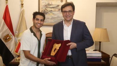 صور| وزير الثقافة يكرم النجم العالمي مينا مسعود ويعلنه ممثلًا للثقافة والفنون المصرية في الخارج
